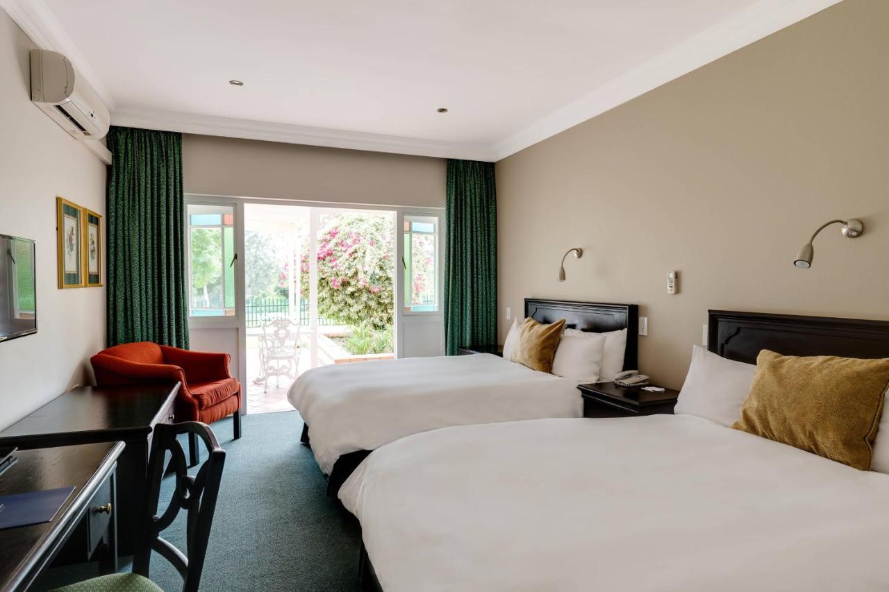 Protea Hotel By Marriott George King George Exteriör bild