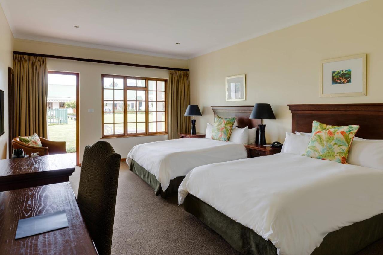 Protea Hotel By Marriott George King George Exteriör bild