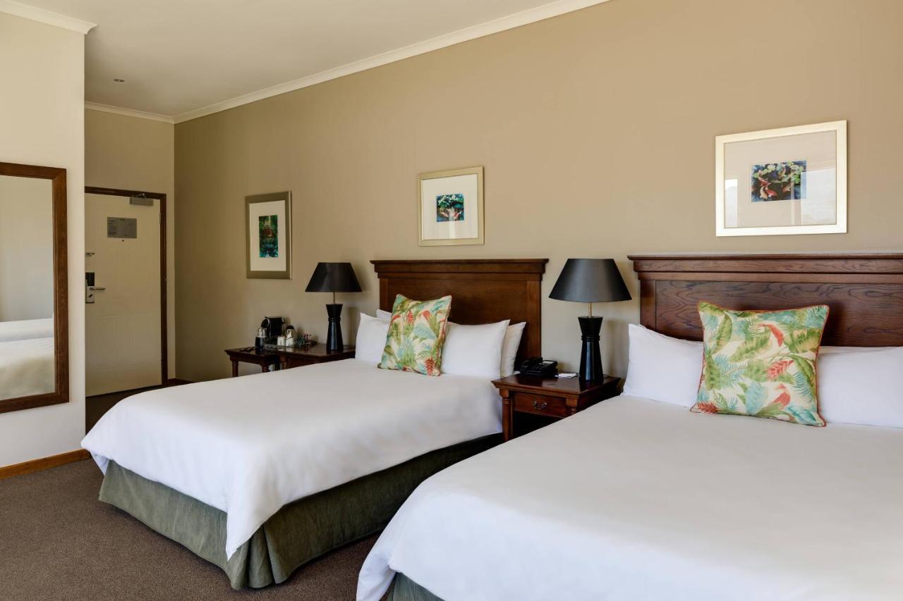 Protea Hotel By Marriott George King George Exteriör bild