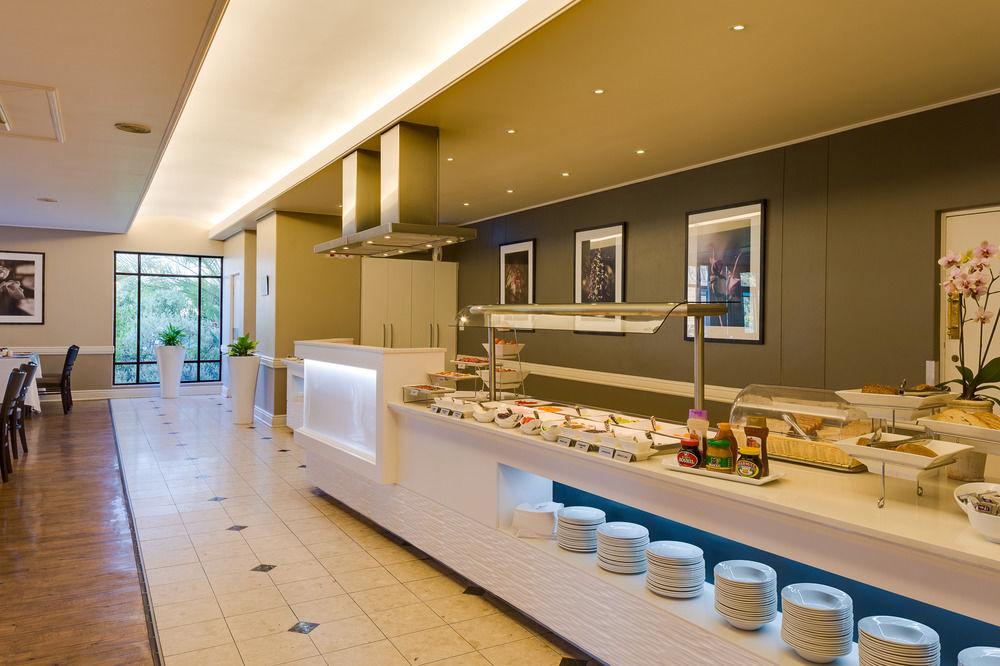 Protea Hotel By Marriott George King George Exteriör bild