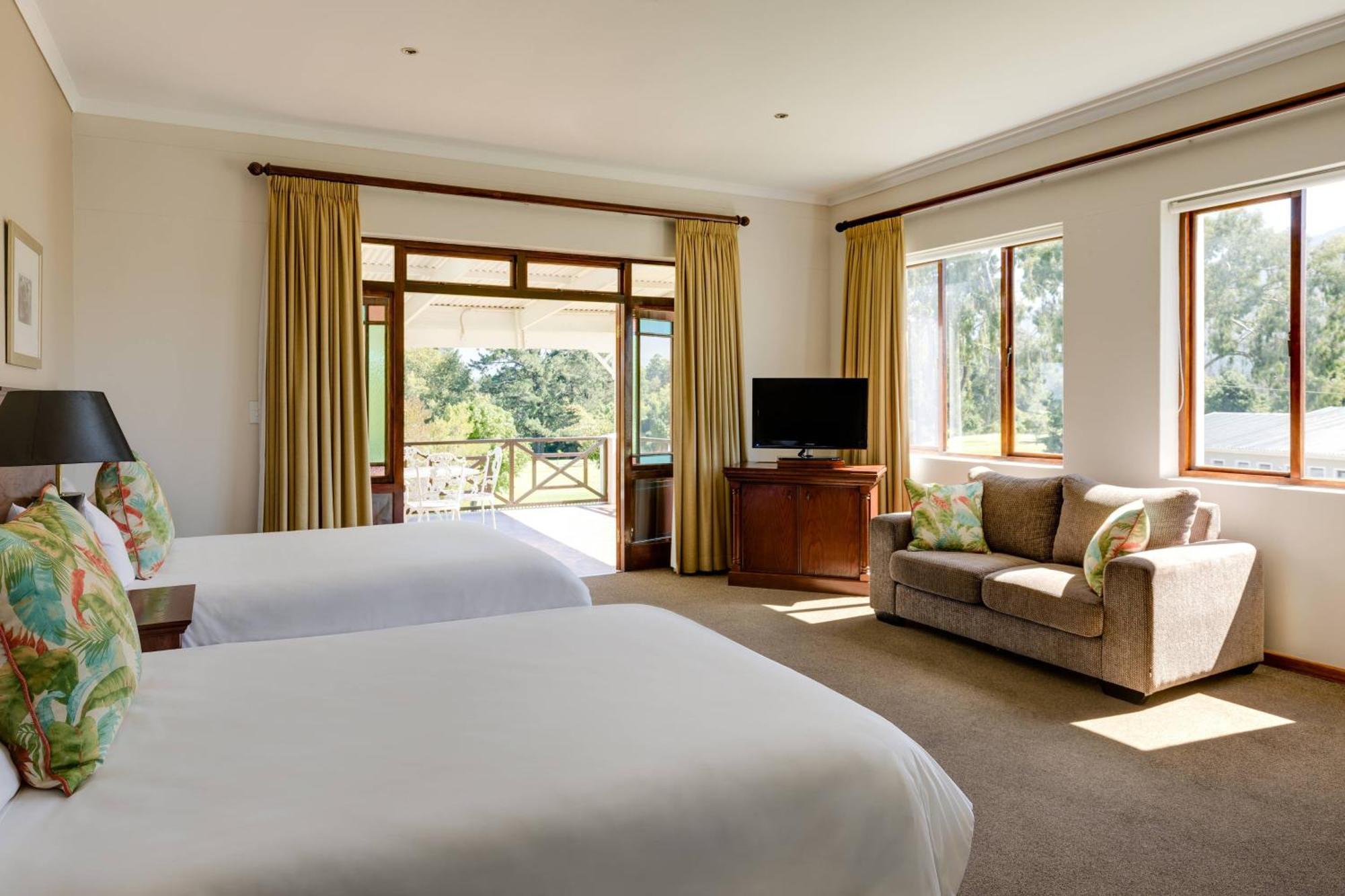 Protea Hotel By Marriott George King George Exteriör bild