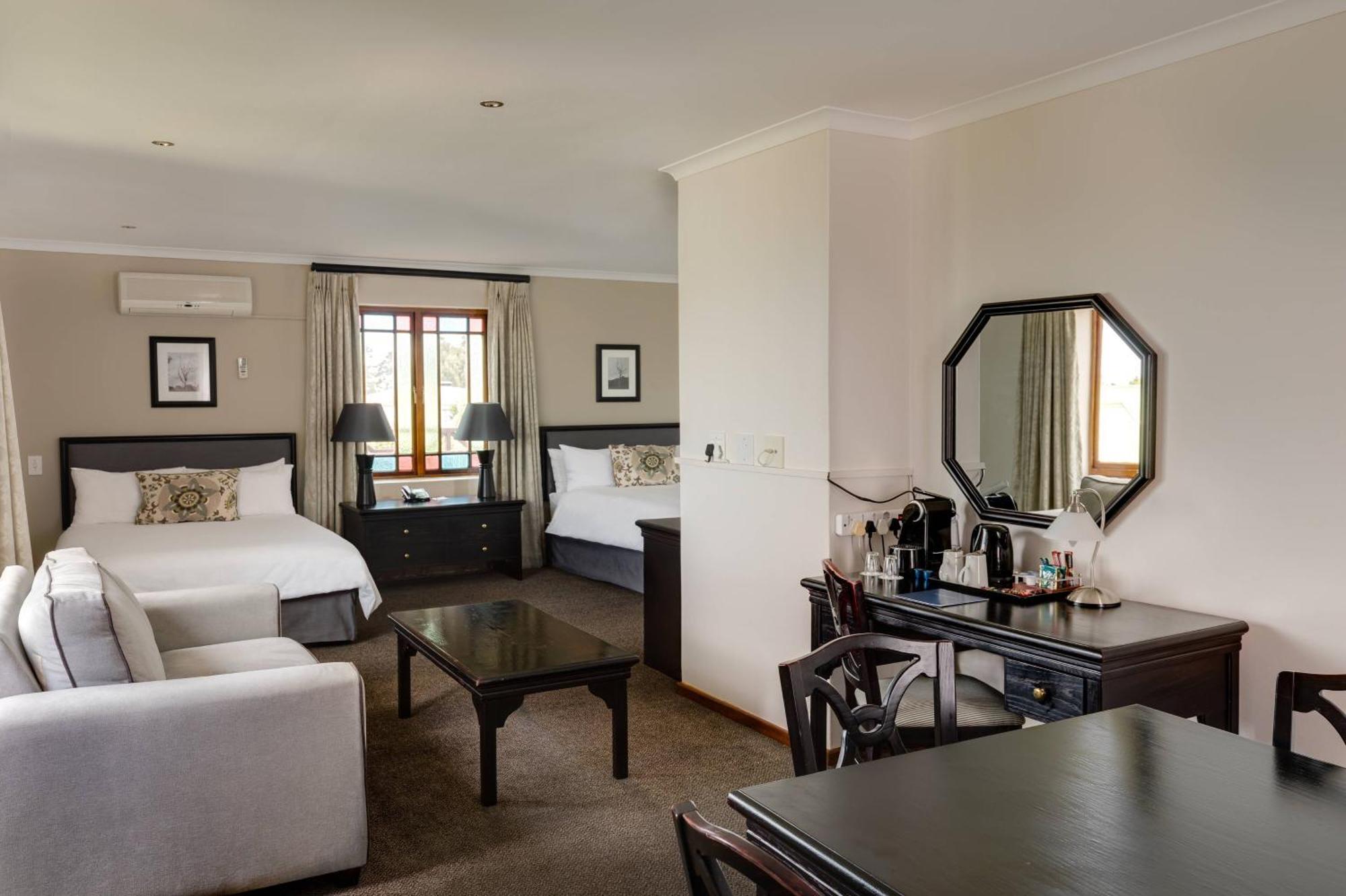 Protea Hotel By Marriott George King George Exteriör bild