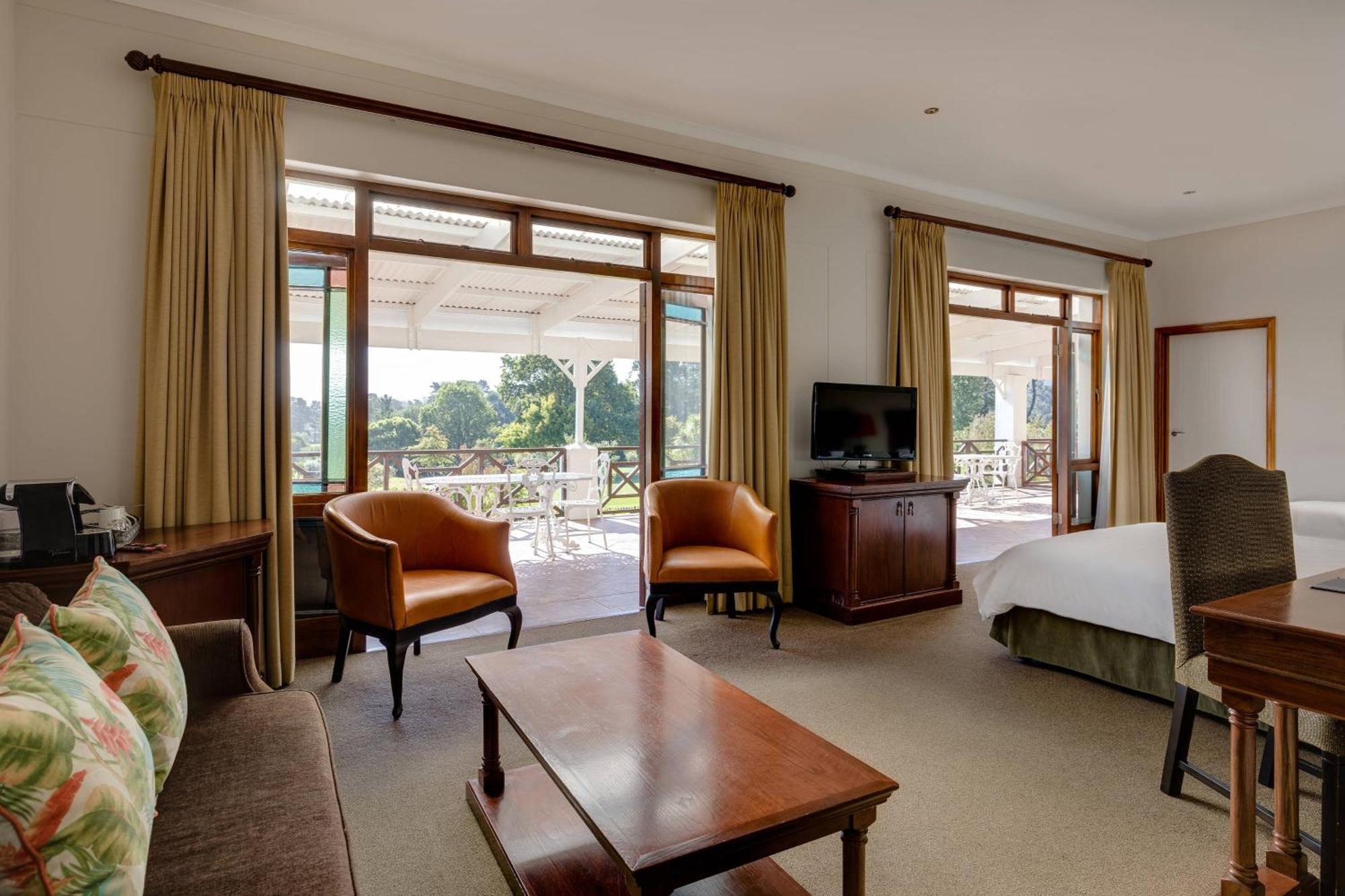 Protea Hotel By Marriott George King George Exteriör bild