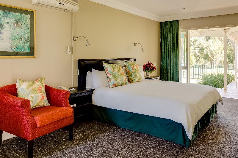 Protea Hotel By Marriott George King George Exteriör bild